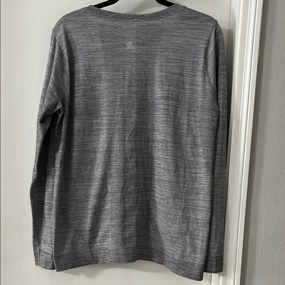 Lululemon Athletica Gray Long Sleeve Tee - Picture 1 of 6